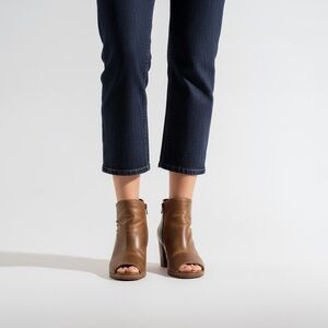 Timberland Brown Leather Peep Toe Ankle Booties Block Heel Zip Up 10